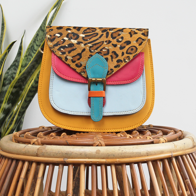 Tas Balu – Geel/ lichtblauw panterprint | Leren dierenprint tas