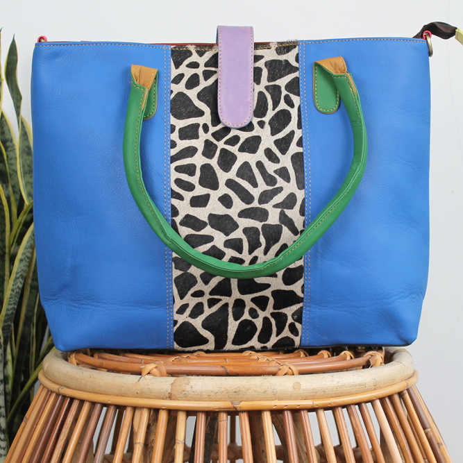 Shopper – Donkerblauw giraffe print | Unieke leren shopper