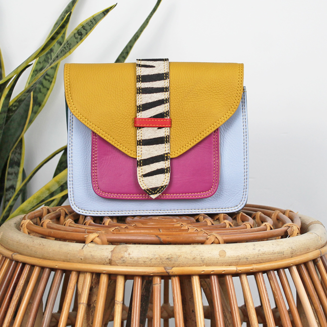 Tas Kanta – Lichtblauw / geel zebraprint | Leren crossbody tas