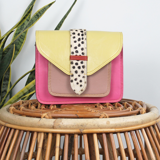 Tas Kanta – Roze / geel dalmatiër print | Leren crossbody tas