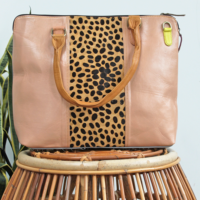 Shopper – Beige / zalmroze stippenprint | Unieke leren shopper