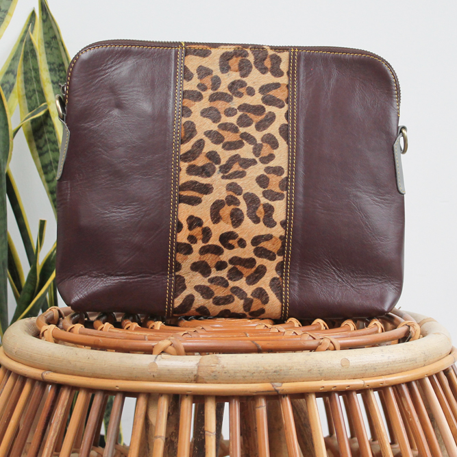 Tas Sima – Donkerbruin panterprint | Leren dierenprint tas