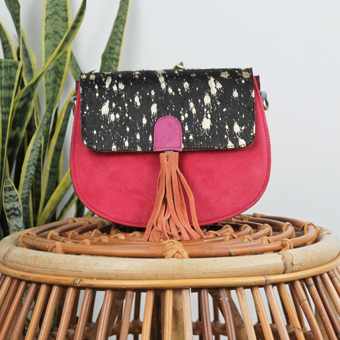 Tas Sumana – Rood / zwart / shiny print | Suède tas