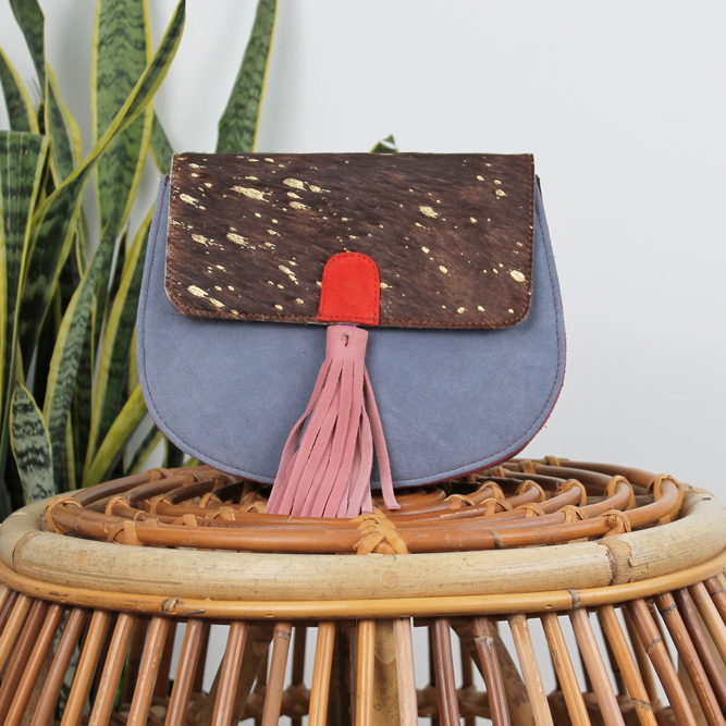 Tas Sumana – Blauw / bruin / goudkleurige print | Suède tas