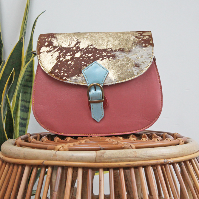 Tas Nila – Roze / goudkleurige print | Leren dierenprint tas