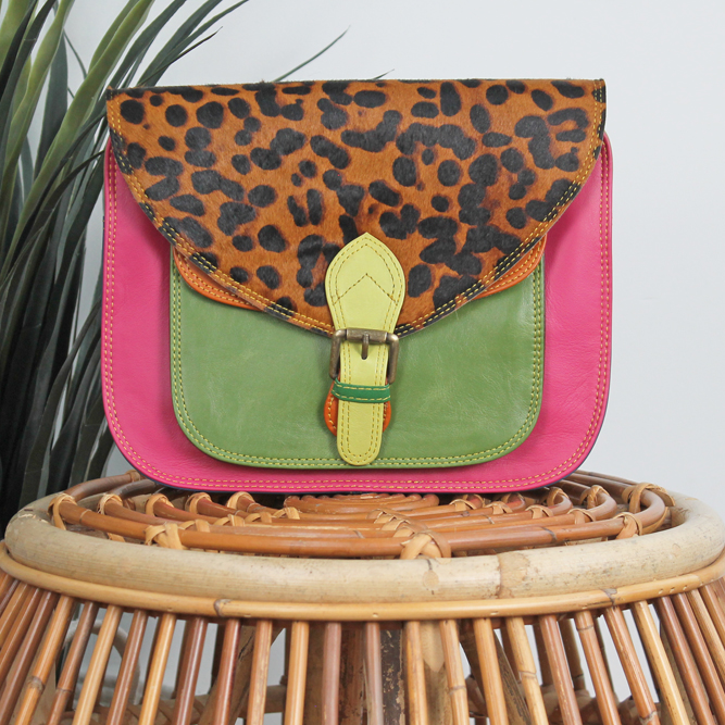 Tas Latika – Roze / groen / panterprint | Leren dierenprint tas
