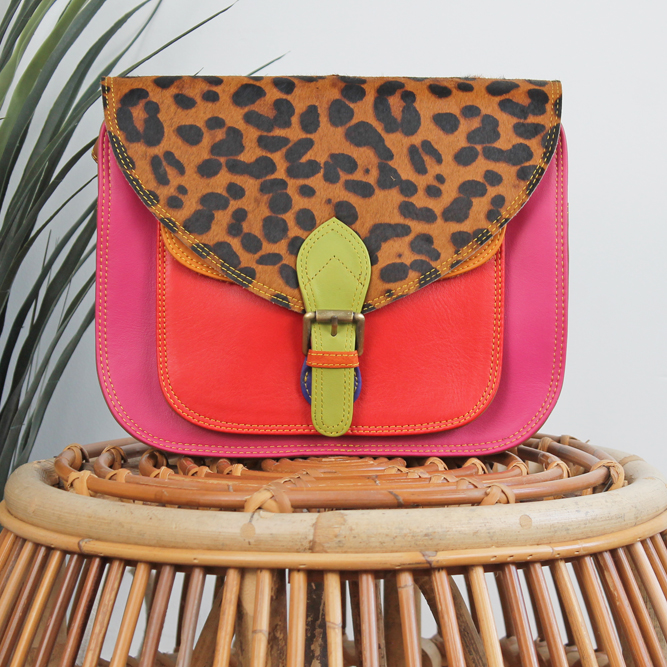 Tas Latika – Roze / rood / panterprint | Leren dierenprint tas