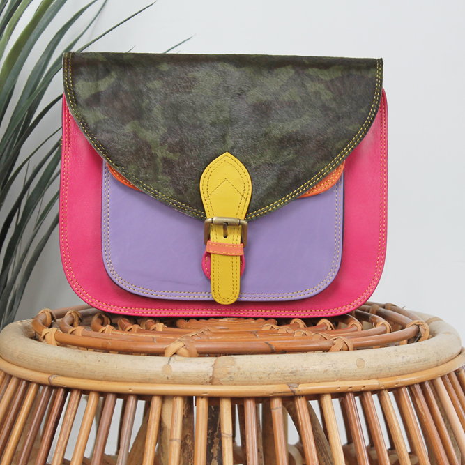Tas Latika – Roze / lila / legerprint | Unieke leren tas