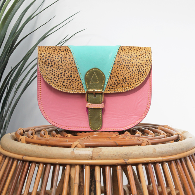 Tas Vira – Roze / stippenprint | Leren dierenprint tas