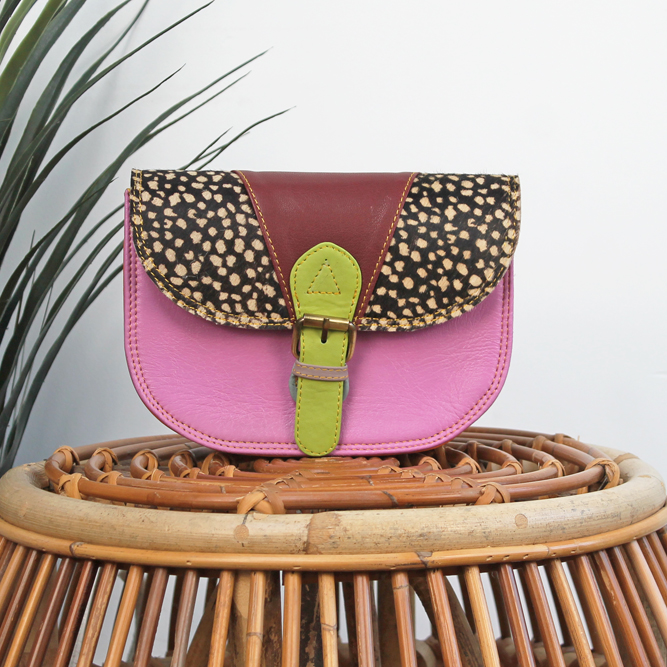 Tas Vira – Roze / groen / stippenprint | Leren dierenprint tas