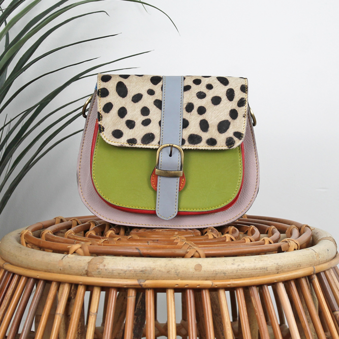 Tas Amita – Lila / groen / dalmatiër print | Leren dierenprint tas