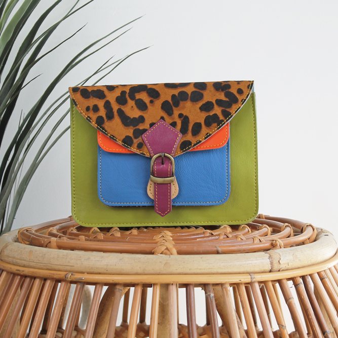 Tas Mira – Groen / blauw / panterprint | Leren dierenprint tas