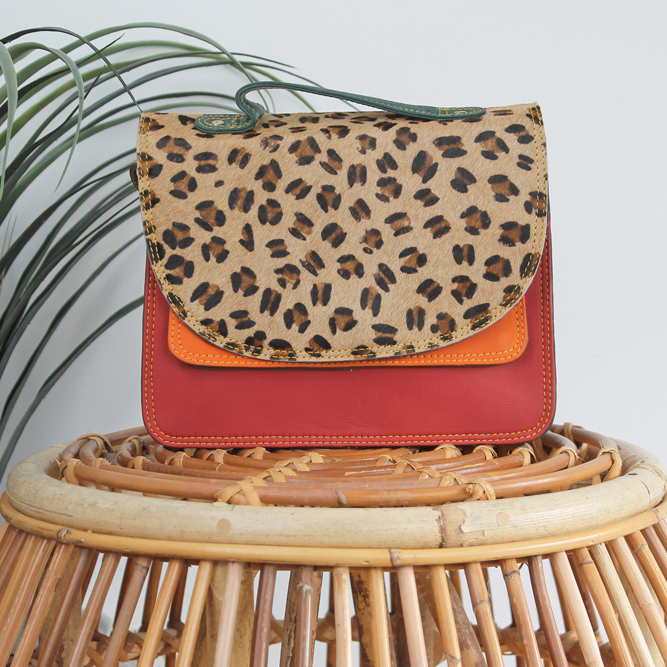 Tas Mela – Rood / oranje panterprint | Leren dierenprint tas