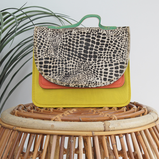 Tas Mela – Geel / oranje slangenprint | Leren dierenprint tas